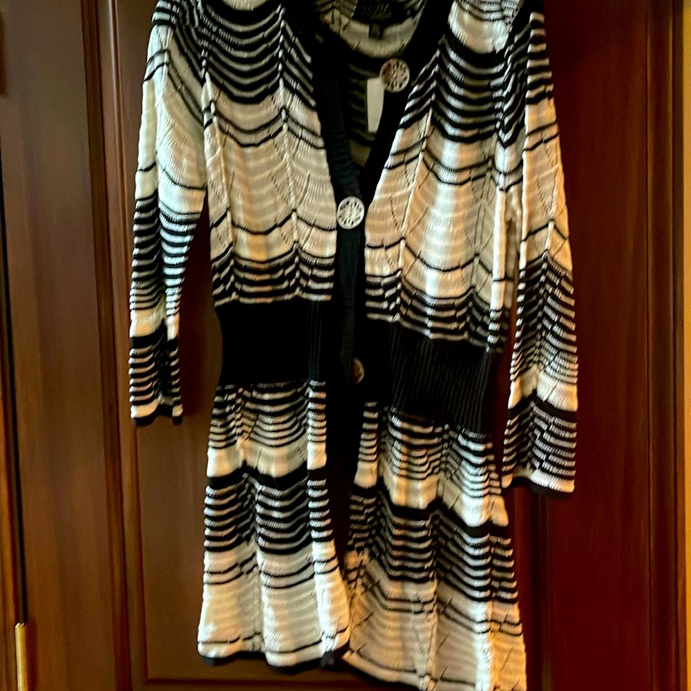 Icelandic Black/Taupe Sweater

New With Tags

Size Medium